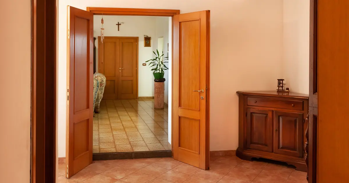 ประตูห้องนอนตรงกัน แก้ไขยังไงให้ถูกหลักฮวงจุ้ย