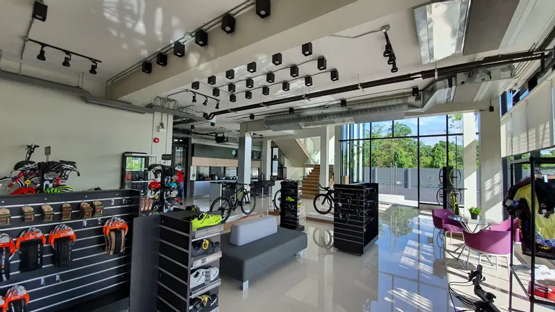 งานรับเหมาตกแต่งภายใน โชว์รูมรถจักรยาน คลังสินค้า และสำนักงานใหญ่ TCA จังหวัดเชียงใหม่