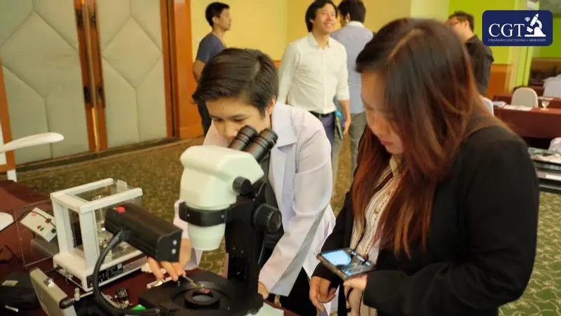 ภาพการจัดอบรมให้ความรู้เกี่ยวกับการเลือกซื้ออัญมณีและเครื่องประดับ GCT LAB เชียงใหม่