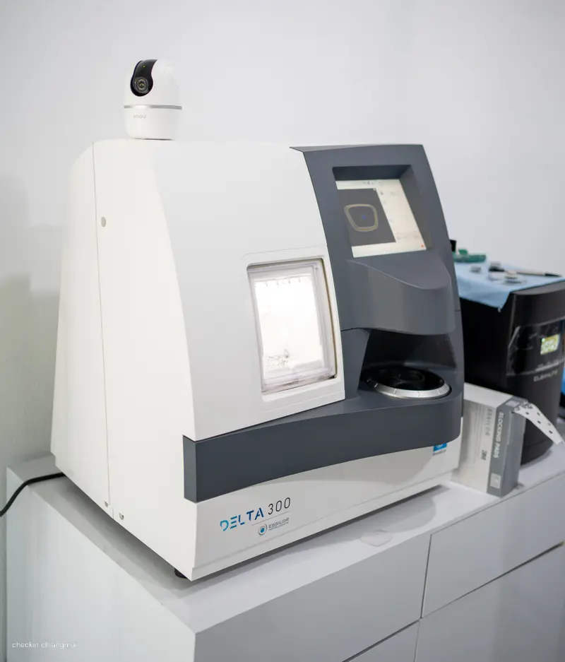 เครื่องฝนเลนส์ Essilor จาก ฝรั่งเศส