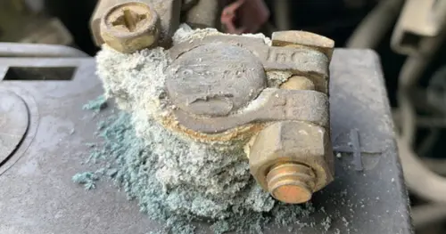 สาเหตุระบบไฟรถยนต์ไม่เสถียร ที่มาจาก “ขั้วแบตเตอรี่” 