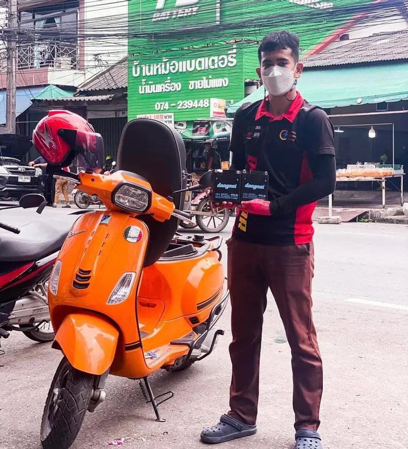 8. พร้อมเปลี่ยนแบตรถทุกชนิด