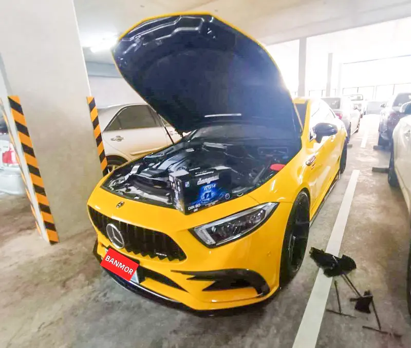 9. เปลี่ยนแบตรถกับช่างมืออาชีพ