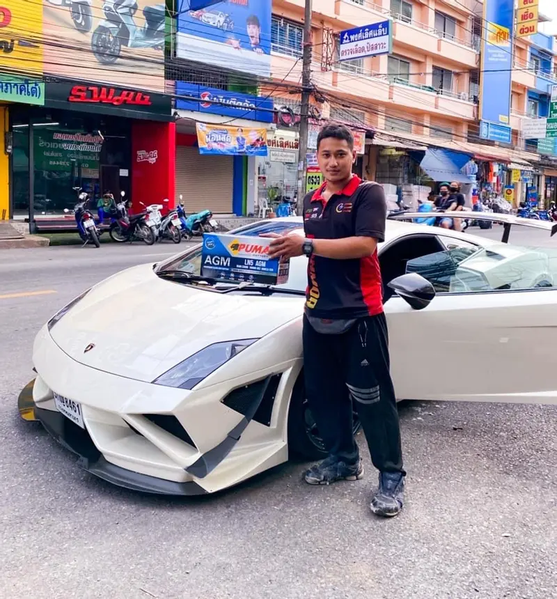 10. เปลี่ยนแบตรถ lamborghini supercar