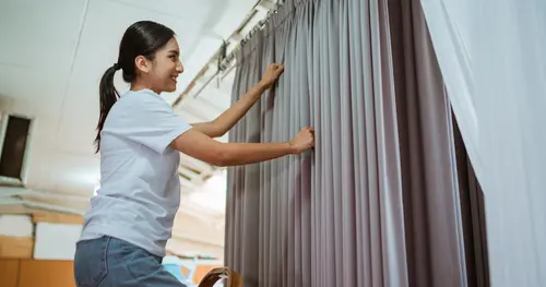 ขจัดฝุ่น เชื้อโรค และกลิ่นอับ ด้วยบริการรับซักผ้าม่านอย่างมืออาชีพ