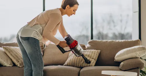 รับซักโซฟาผ้า–หนัง ต่างกันยังไง เลือกวิธีให้ถูกชนิด