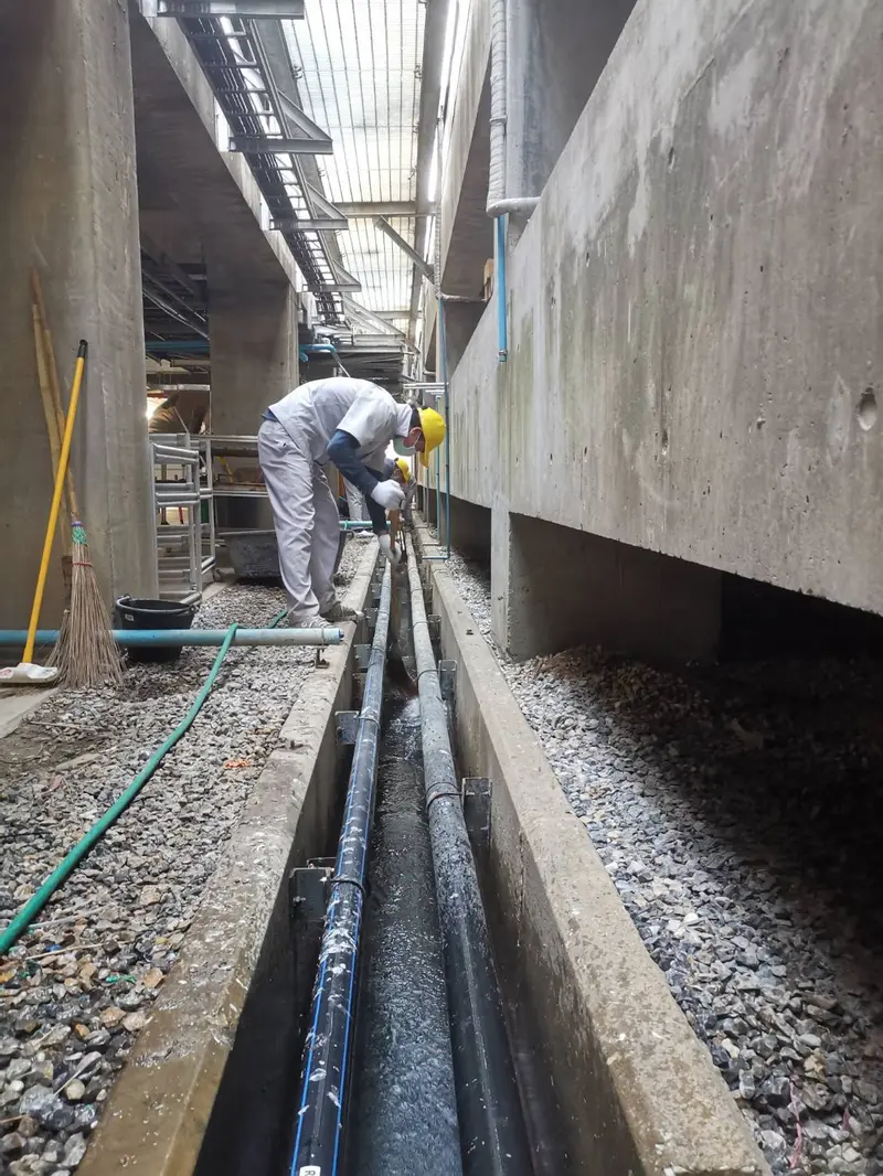 ทำความสะอาดรางระบายน้ำโรงงาน