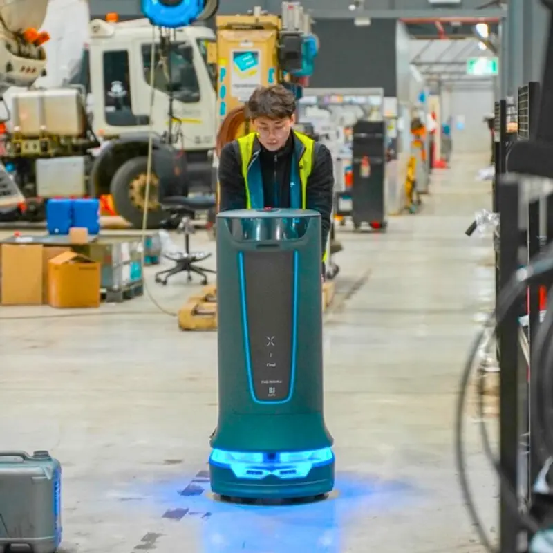 HolaBot หุ่นยนต์ส่งของอเนกประสงค์