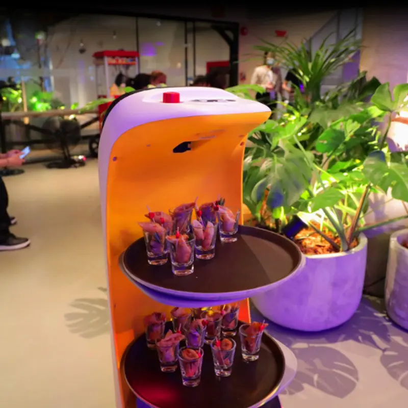 KettyBot หุ่นยนต์เสิร์ฟอาหารและโฆษณา