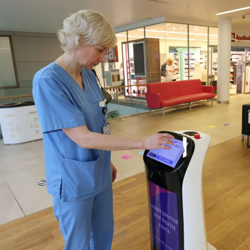 หุ่นยนต์นำทางในโรงพยาบาล 