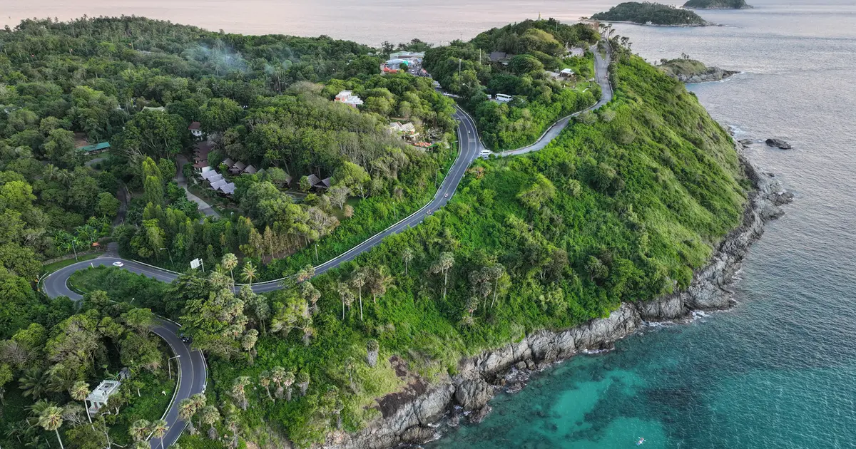 แหลมพรหมเทพ (Laem Phromthep Phuket) เป็นแหลมที่อยู่ทางใต้สุดของเกาะภูเก็ต แหลมพรหมเทพ (Laem Phromthep Phuket) เป็นแหลมที่อยู่ทางใต้สุดของเกาะภูเก็ต